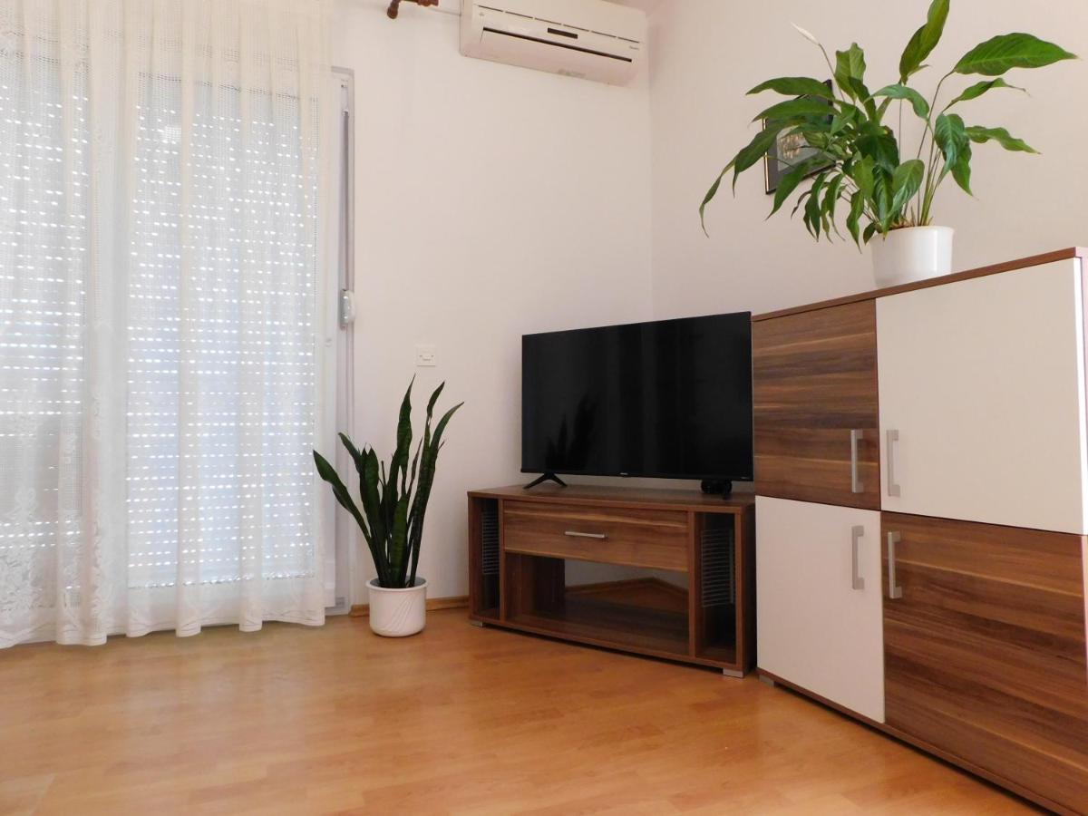 Apartmani Salus Pag Town Exterior photo