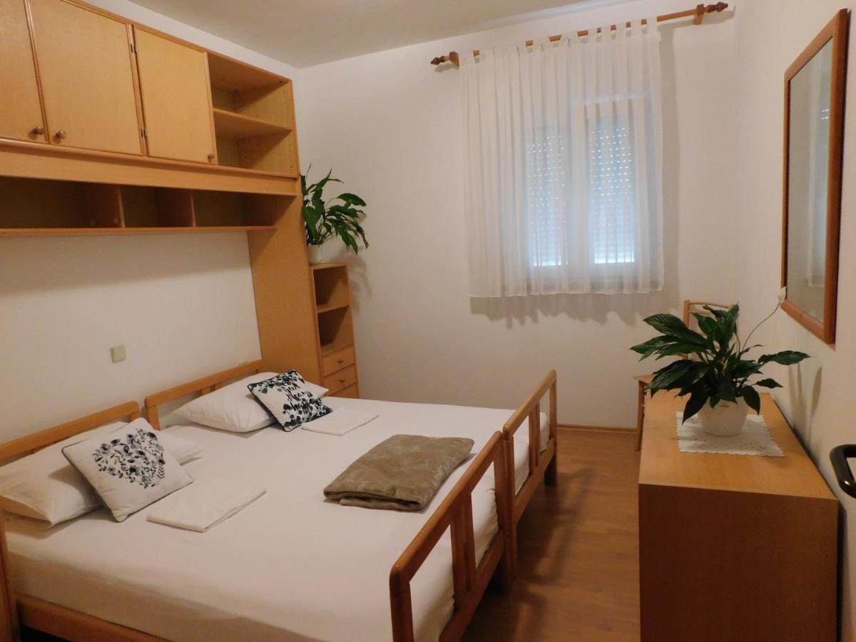 Apartmani Salus Pag Town Exterior photo