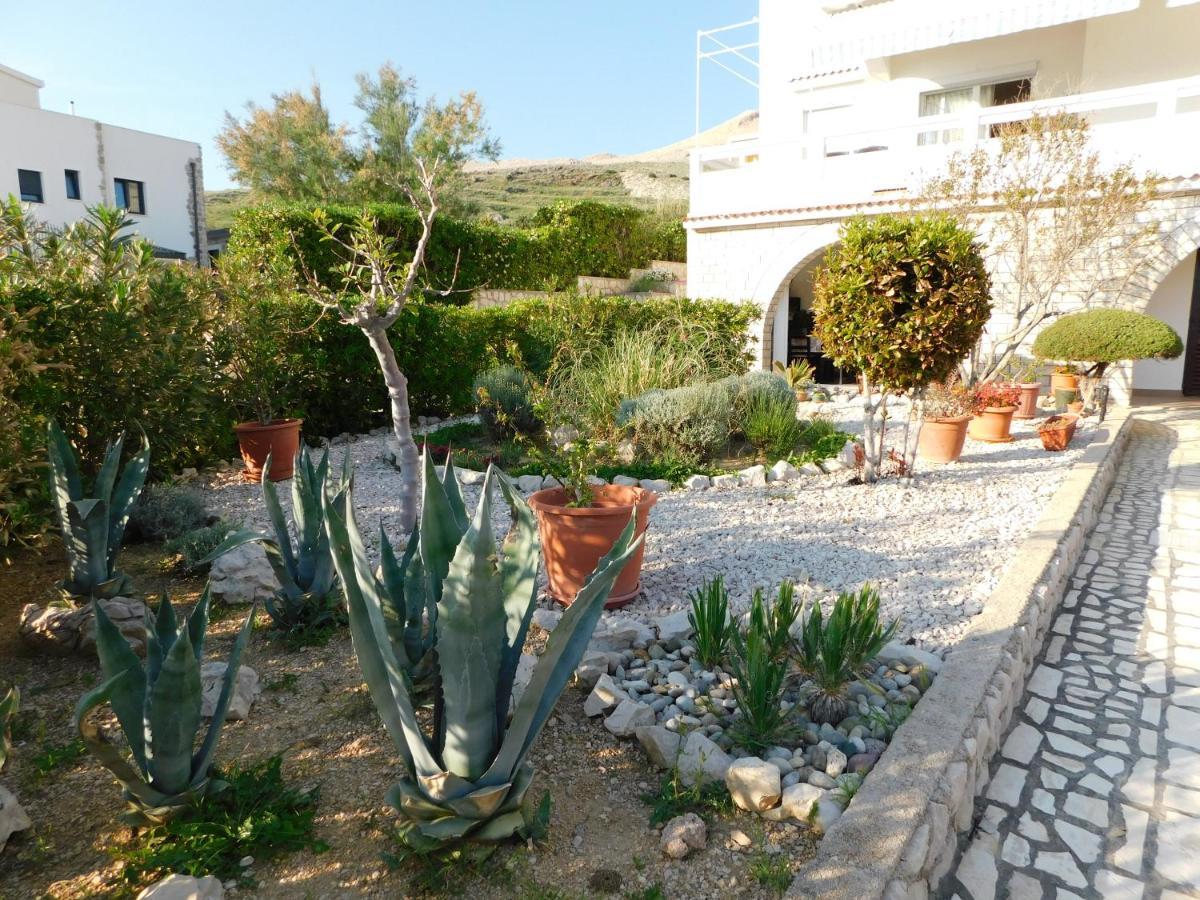 Apartmani Salus Pag Town Exterior photo