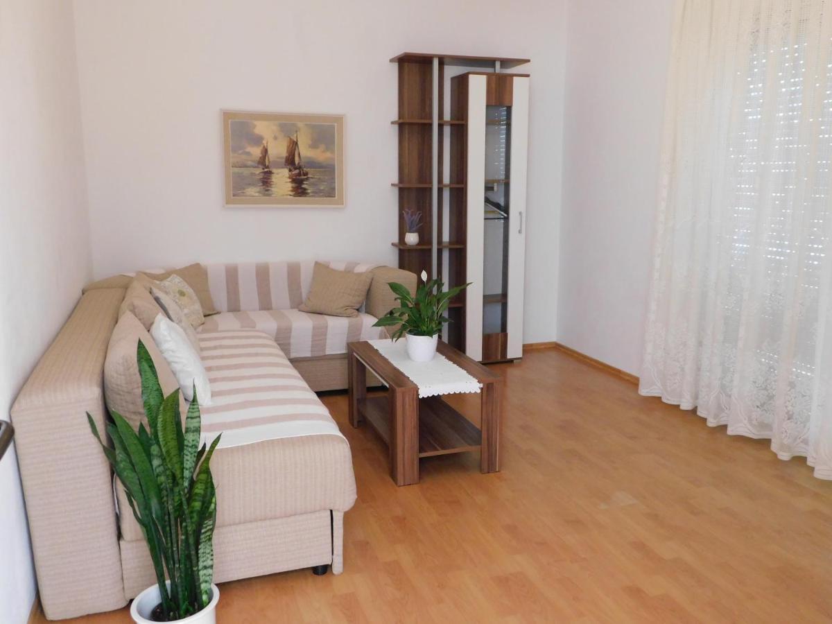 Apartmani Salus Pag Town Exterior photo