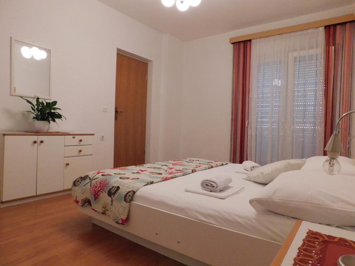 Apartmani Salus Pag Town Exterior photo