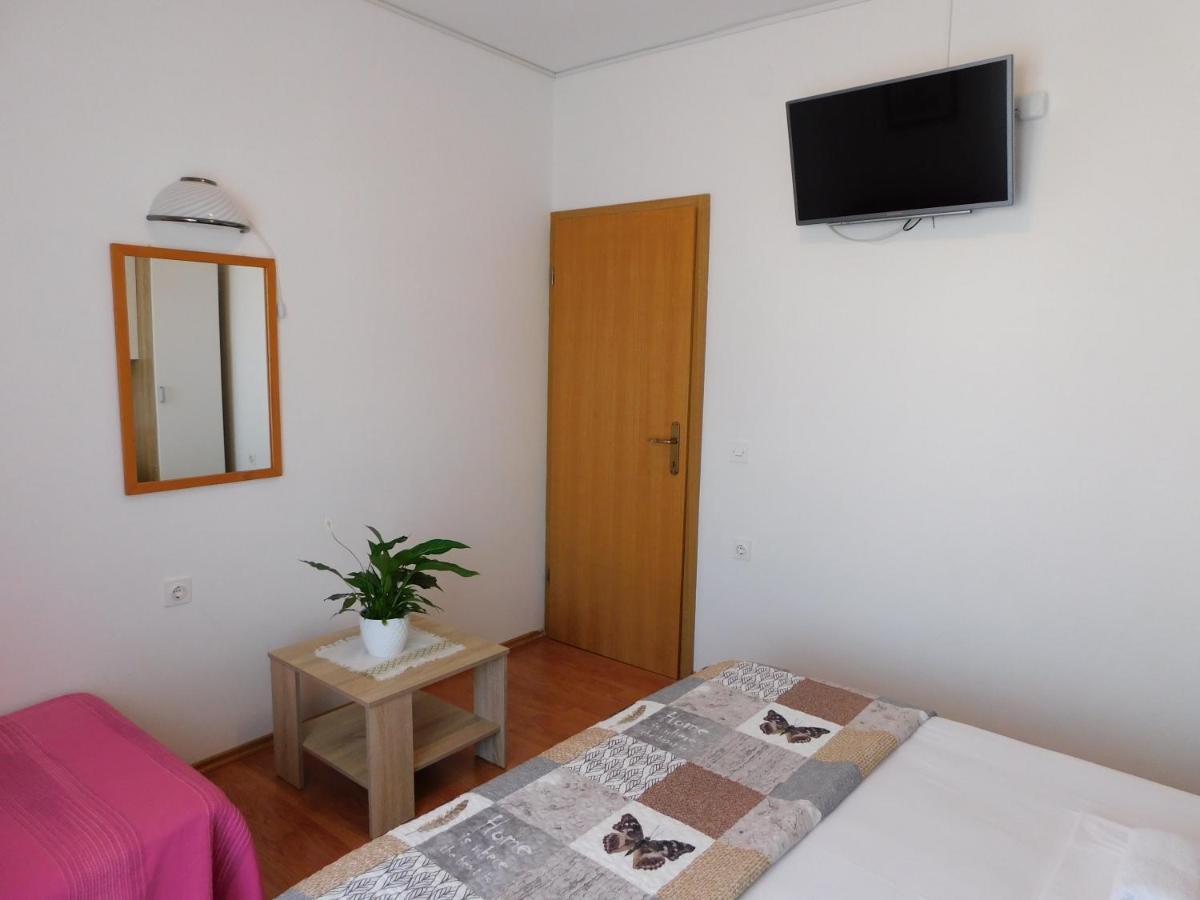 Apartmani Salus Pag Town Exterior photo