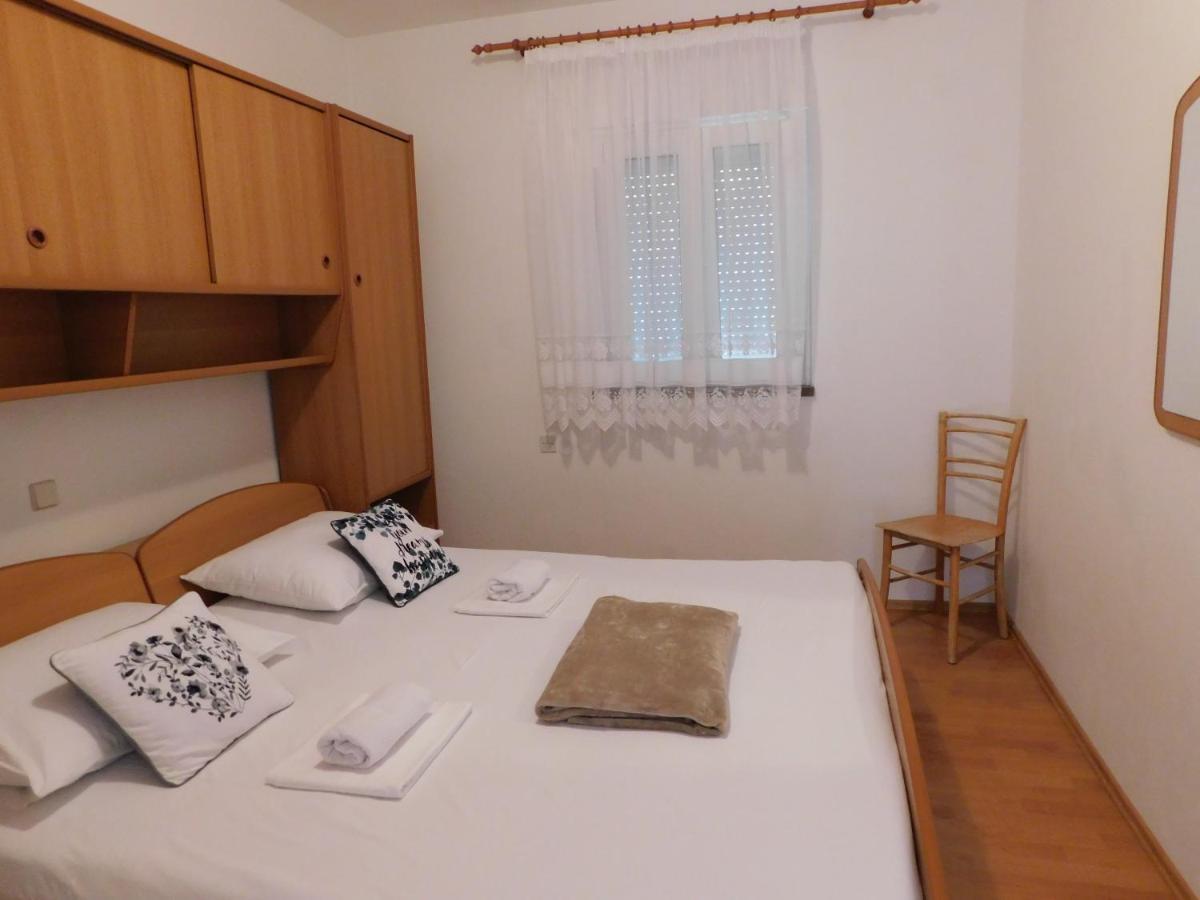Apartmani Salus Pag Town Exterior photo