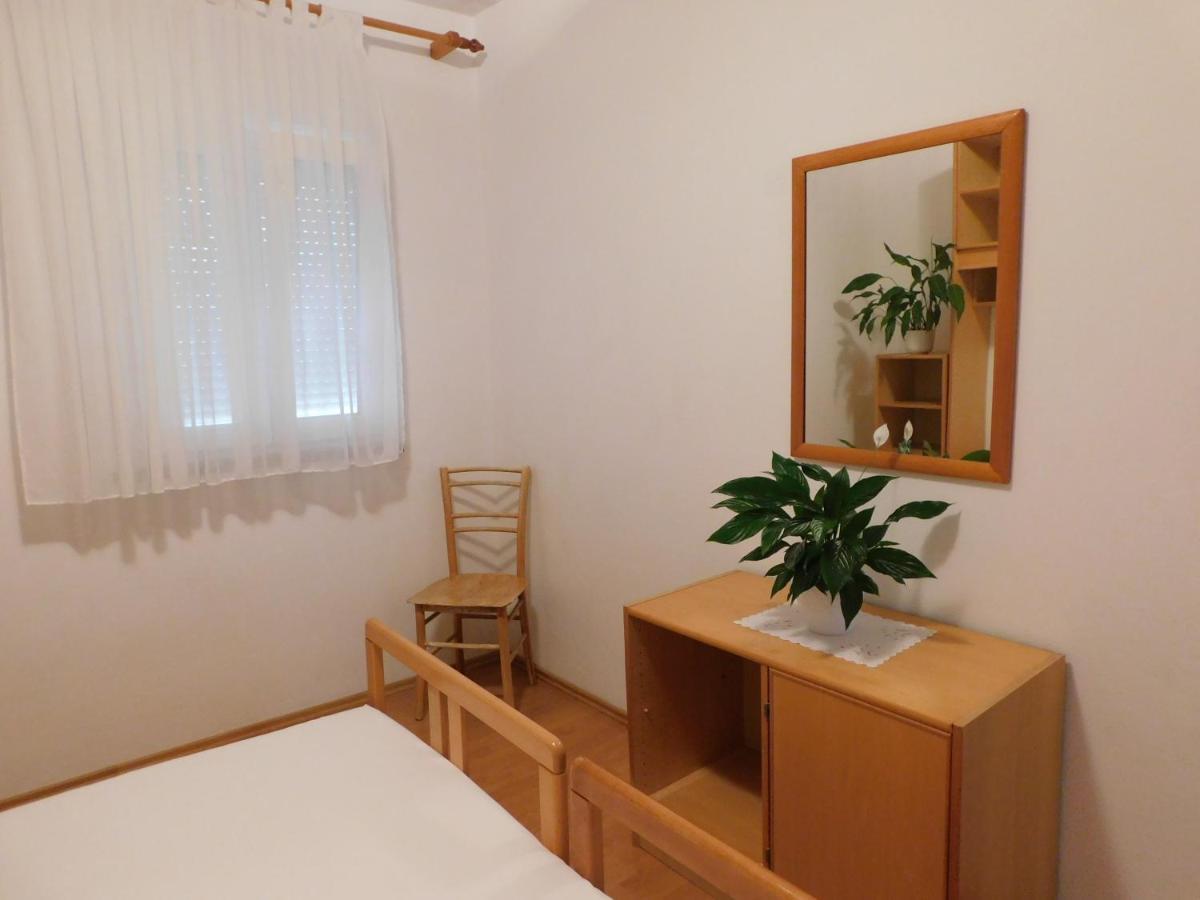 Apartmani Salus Pag Town Exterior photo
