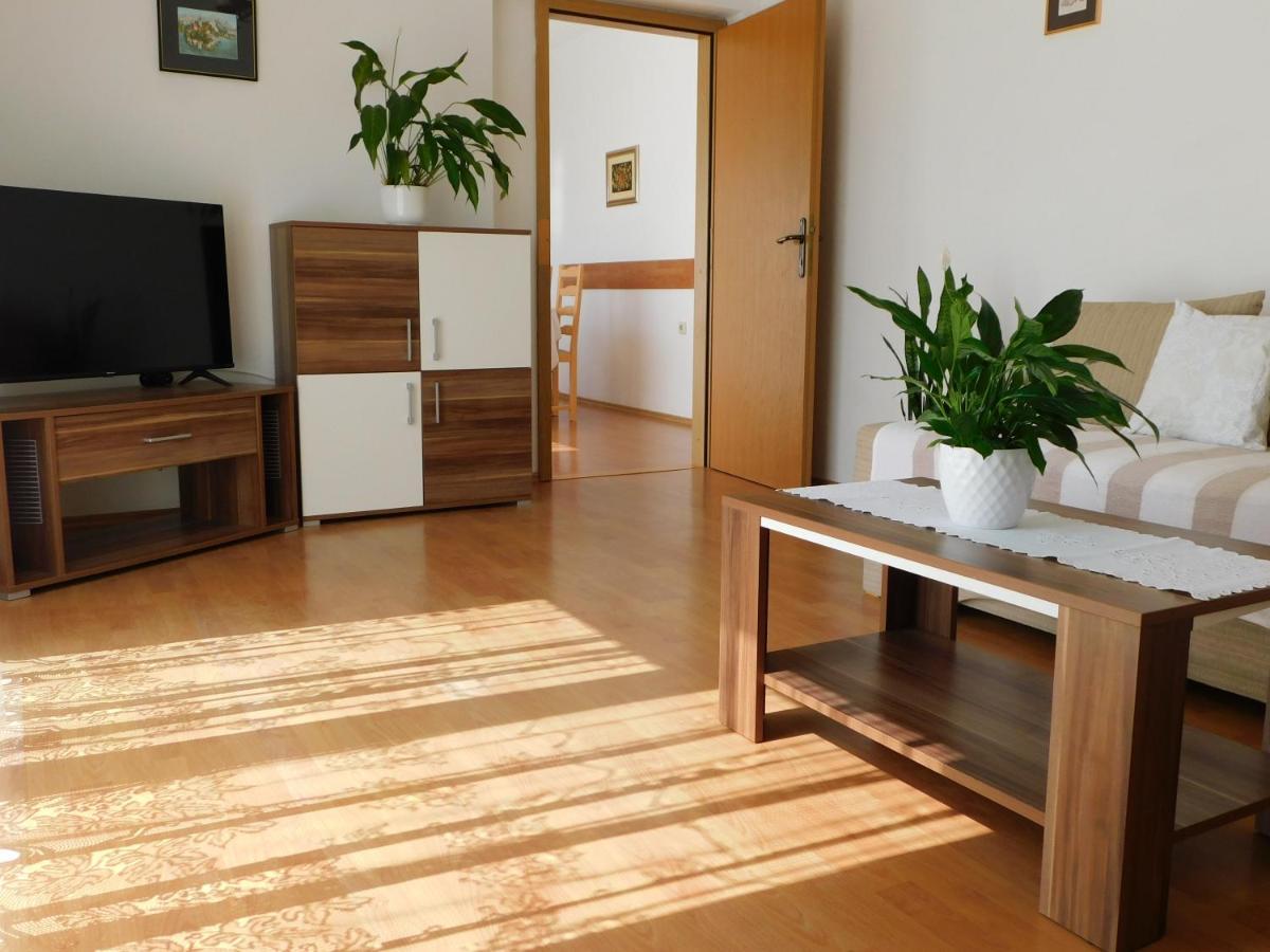 Apartmani Salus Pag Town Exterior photo