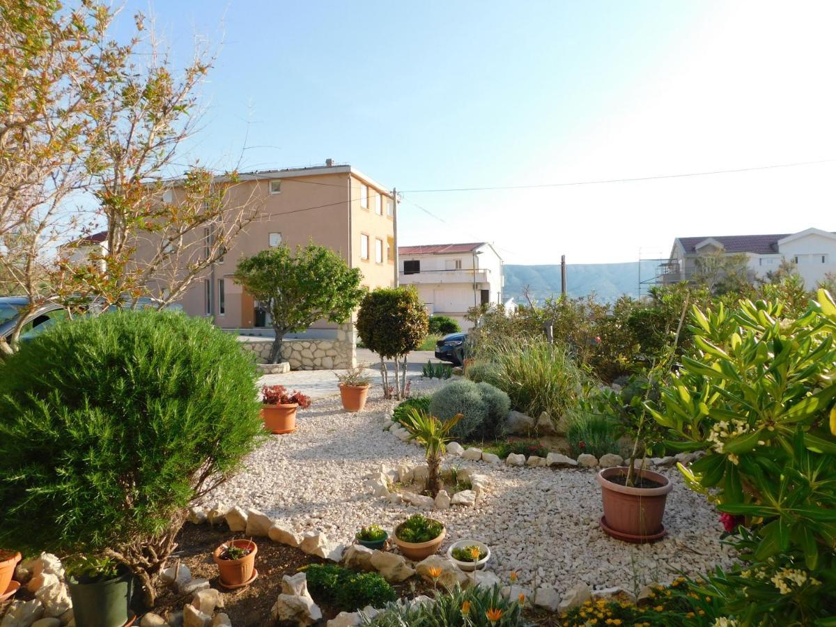 Apartmani Salus Pag Town Exterior photo