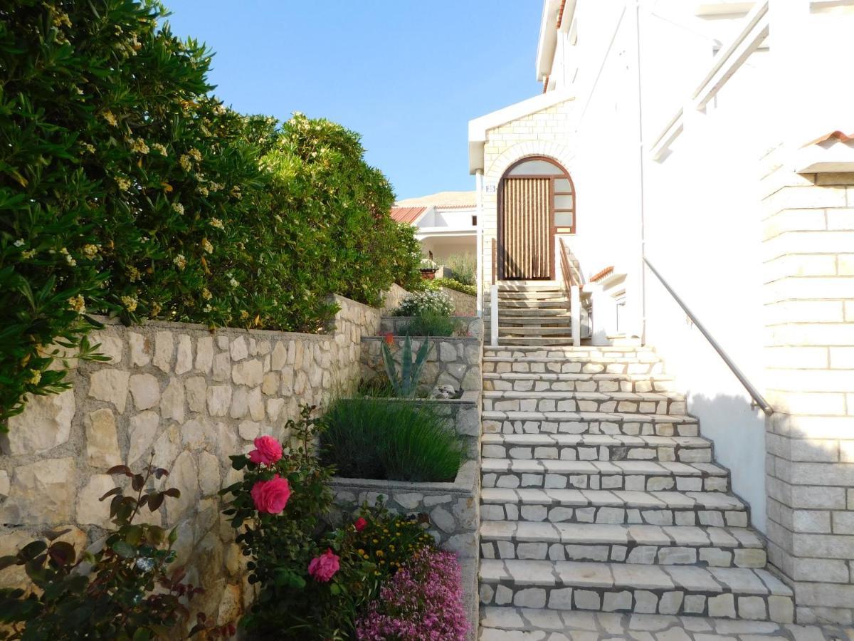 Apartmani Salus Pag Town Exterior photo